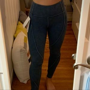 NWT lululemon wunder under hr tight 28” rib